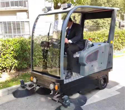 揚(yáng)子駕駛式掃地機(jī) 揚(yáng)子駕駛式掃地機(jī)